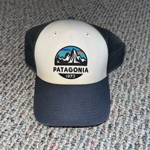 Patagonia p6 trucker hat
